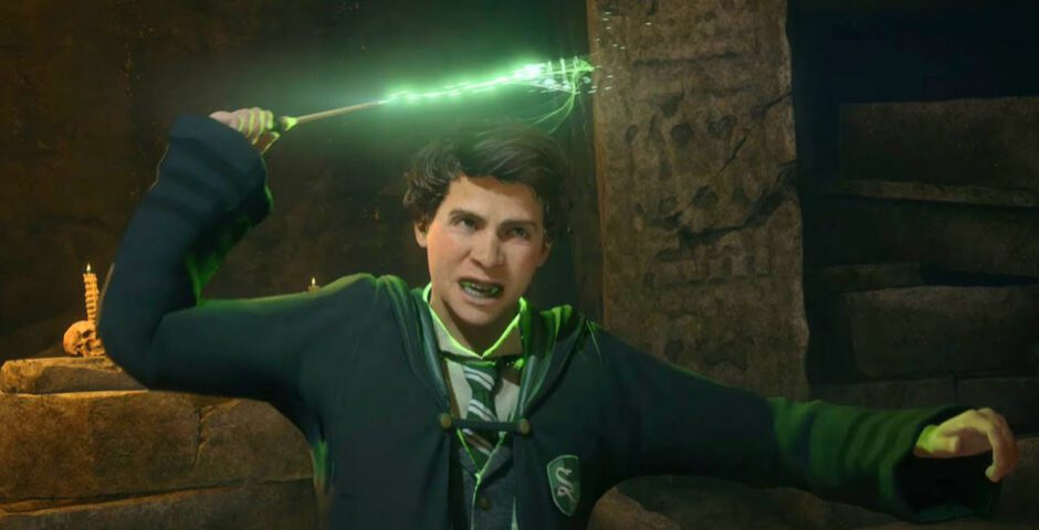 A player casting Avada Kedavra in Hogwarts Legacy.