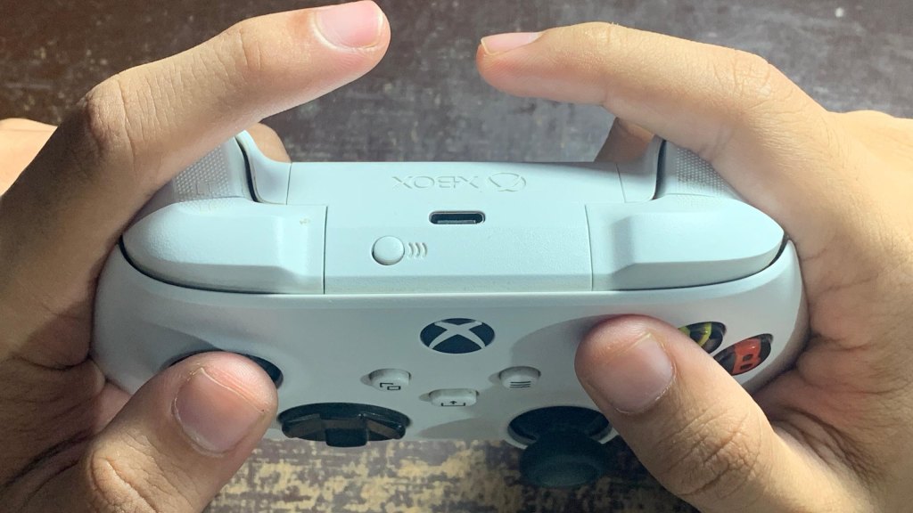 Pressing Trigger for Racing Games on Xbox Series Controller | Source: eXputer