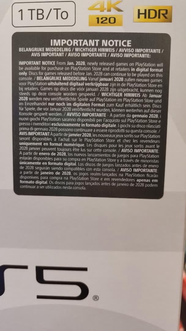 PS5 box warning